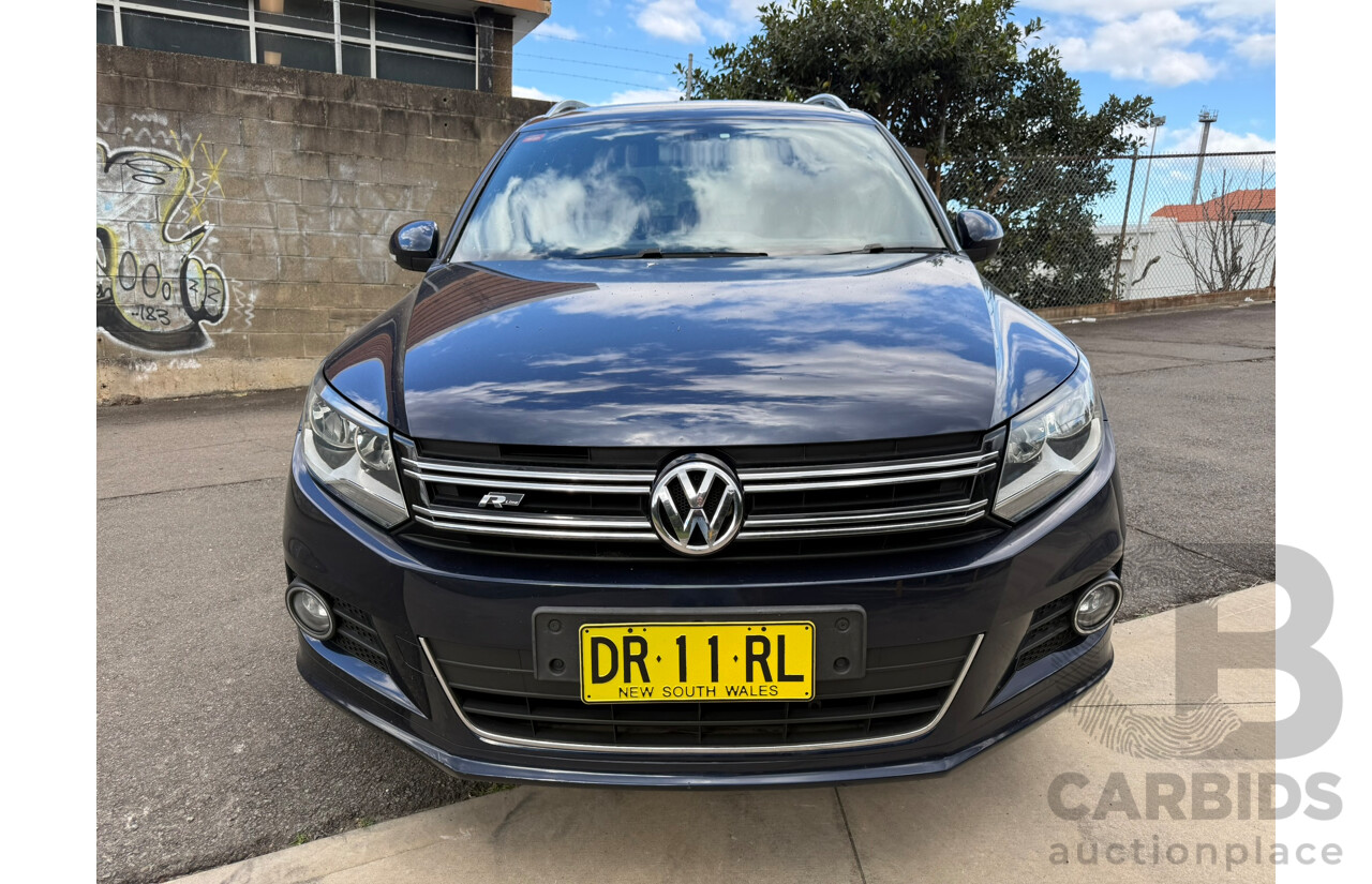 12/2015 Volkswagen Tiguan 155 TSI R-LINE (4x4) AWD 5NC MY16 4D Wagon Night Blue Metallic 2.0L