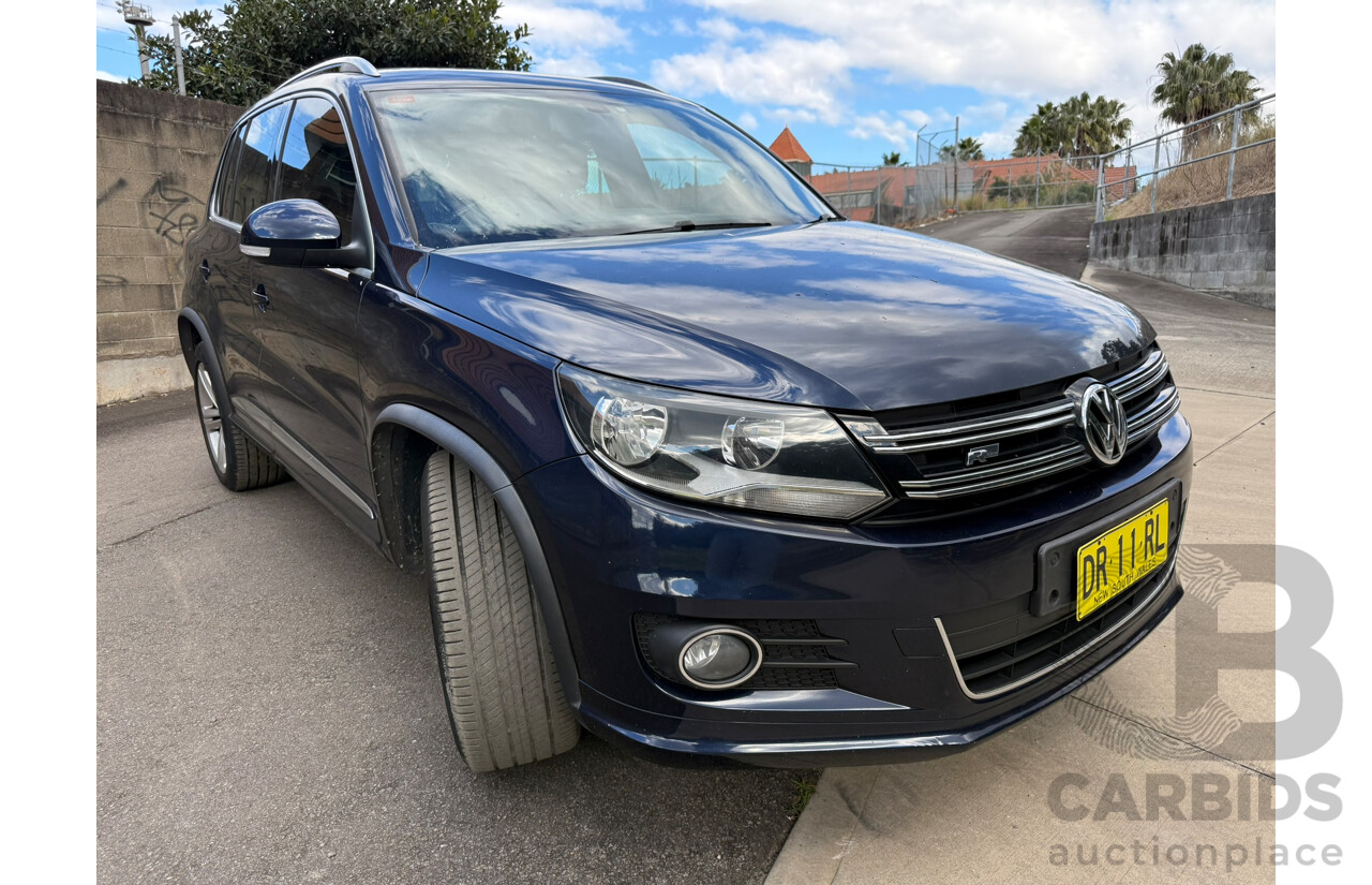 12/2015 Volkswagen Tiguan 155 TSI R-LINE (4x4) AWD 5NC MY16 4D Wagon Night Blue Metallic 2.0L