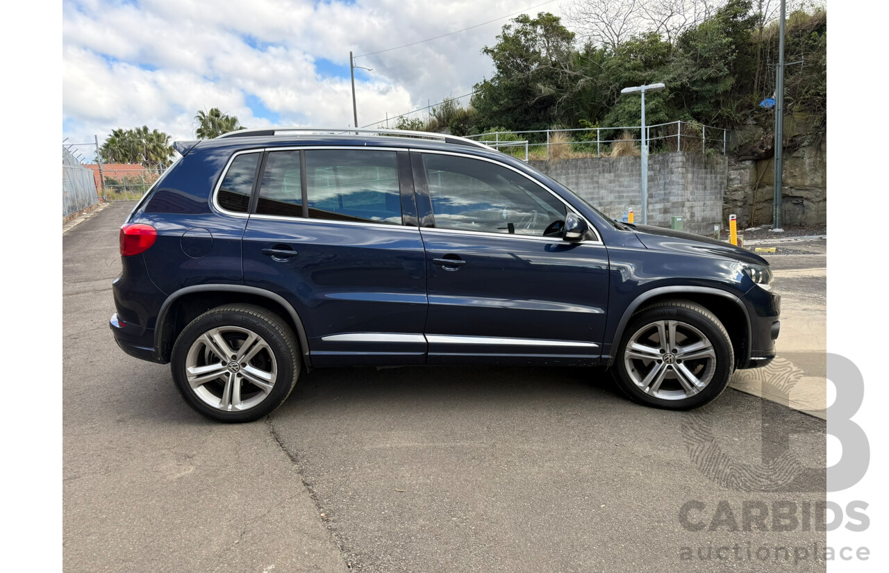 12/2015 Volkswagen Tiguan 155 TSI R-LINE (4x4) AWD 5NC MY16 4D Wagon Night Blue Metallic 2.0L