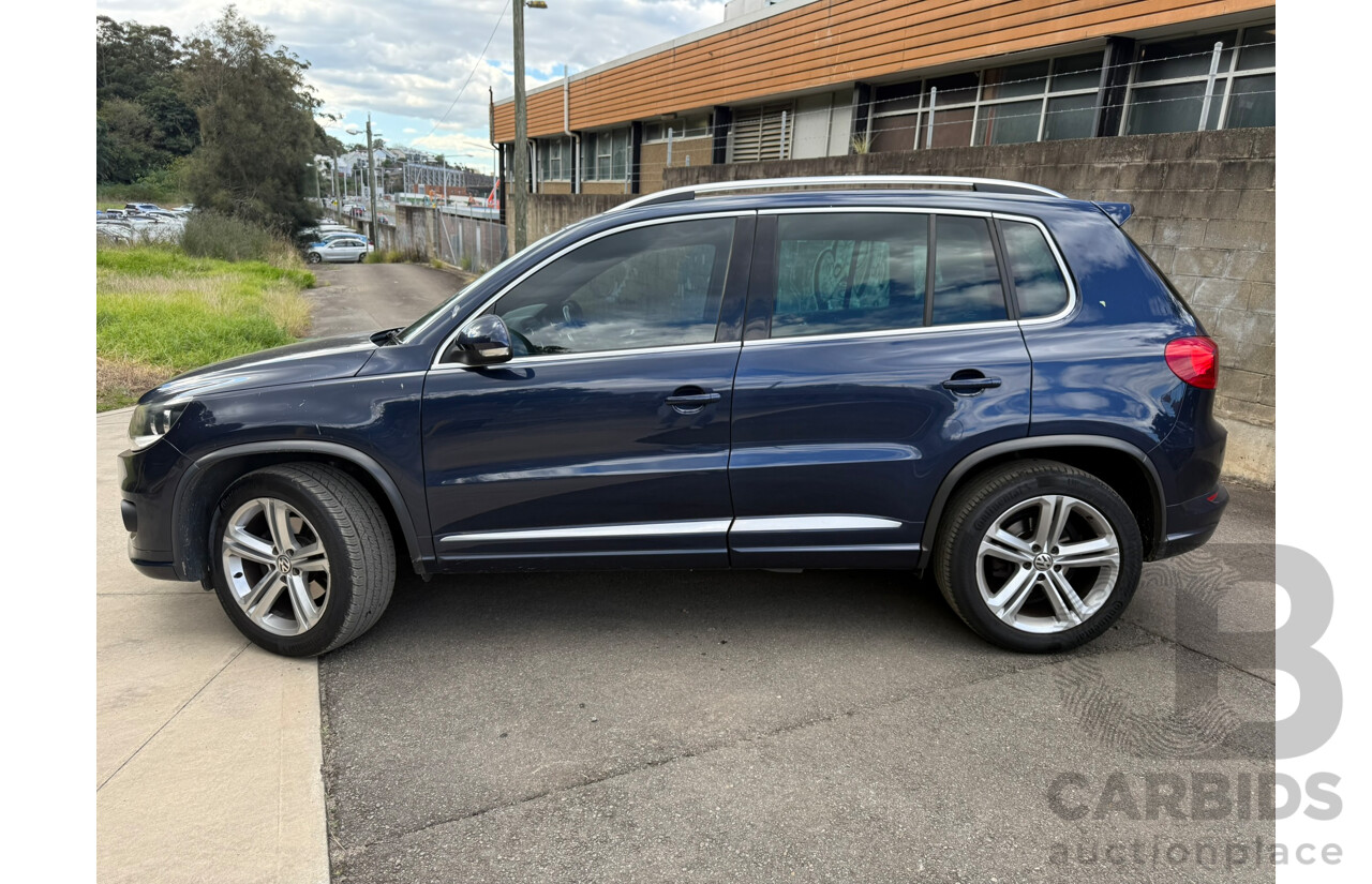 12/2015 Volkswagen Tiguan 155 TSI R-LINE (4x4) AWD 5NC MY16 4D Wagon Night Blue Metallic 2.0L