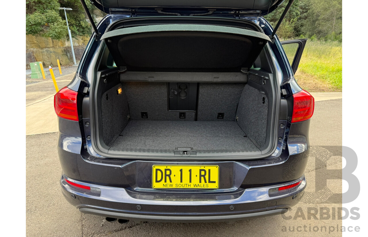 12/2015 Volkswagen Tiguan 155 TSI R-LINE (4x4) AWD 5NC MY16 4D Wagon Night Blue Metallic 2.0L