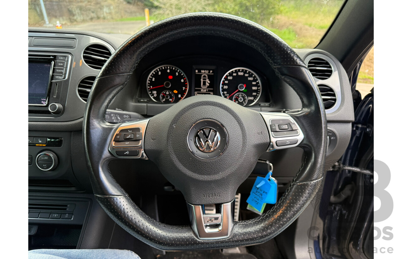 12/2015 Volkswagen Tiguan 155 TSI R-LINE (4x4) AWD 5NC MY16 4D Wagon Night Blue Metallic 2.0L