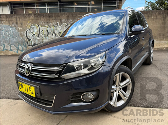 12/2015 Volkswagen Tiguan 155 TSI R-LINE (4x4) AWD 5NC MY16 4D Wagon Night Blue Metallic 2.0L