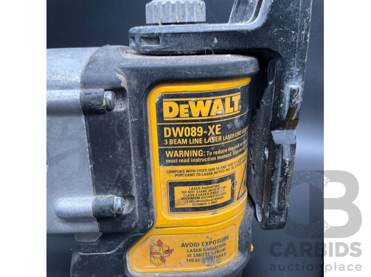 DEWALT (DW089-XE) SELF-Leveling 3-beam Line Laser, 3 DEWALT Batteries Assorted - Lot of 4
