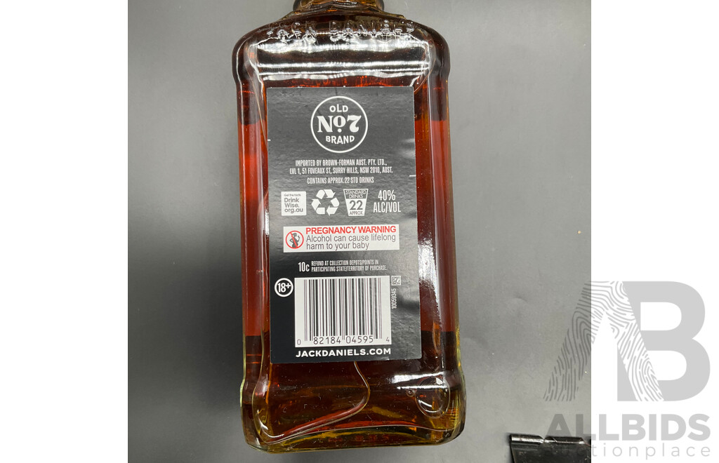 JACK DANIELS 700ml, JAMESON Triple Distilled Ieish Whiskey 700ml - Lot of 3
