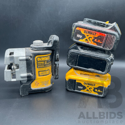 DEWALT (DW089-XE) SELF-Leveling 3-beam Line Laser, 3 DEWALT Batteries Assorted - Lot of 4