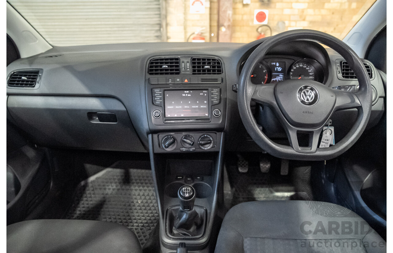 10/2015 Volkswagen Polo 66 TSI Trendline 6R MY16 5d Hatchback White Turbo 1.2L