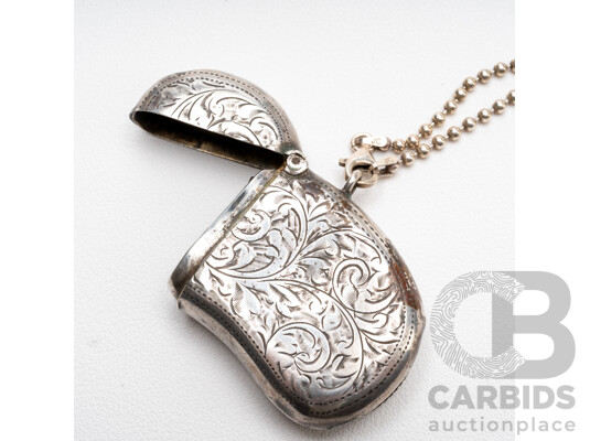 Vintage Sterling Silver Chain & Engraved Vesta Case - 38.98gms
