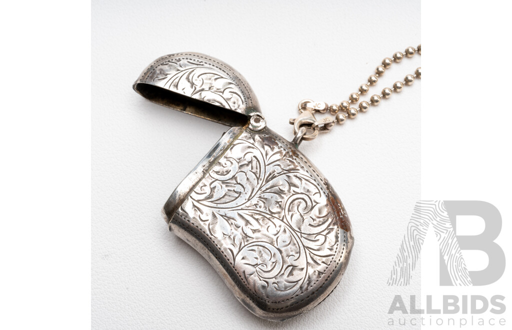 Vintage Sterling Silver Chain & Engraved Vesta Case - 38.98gms