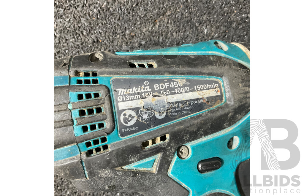 MAKITA 18V Power Tools and Bag, Inlcuding Jobsite Radio (BMR102), Rotary Hammer Drill (DHR242) and Others - Lot of 7