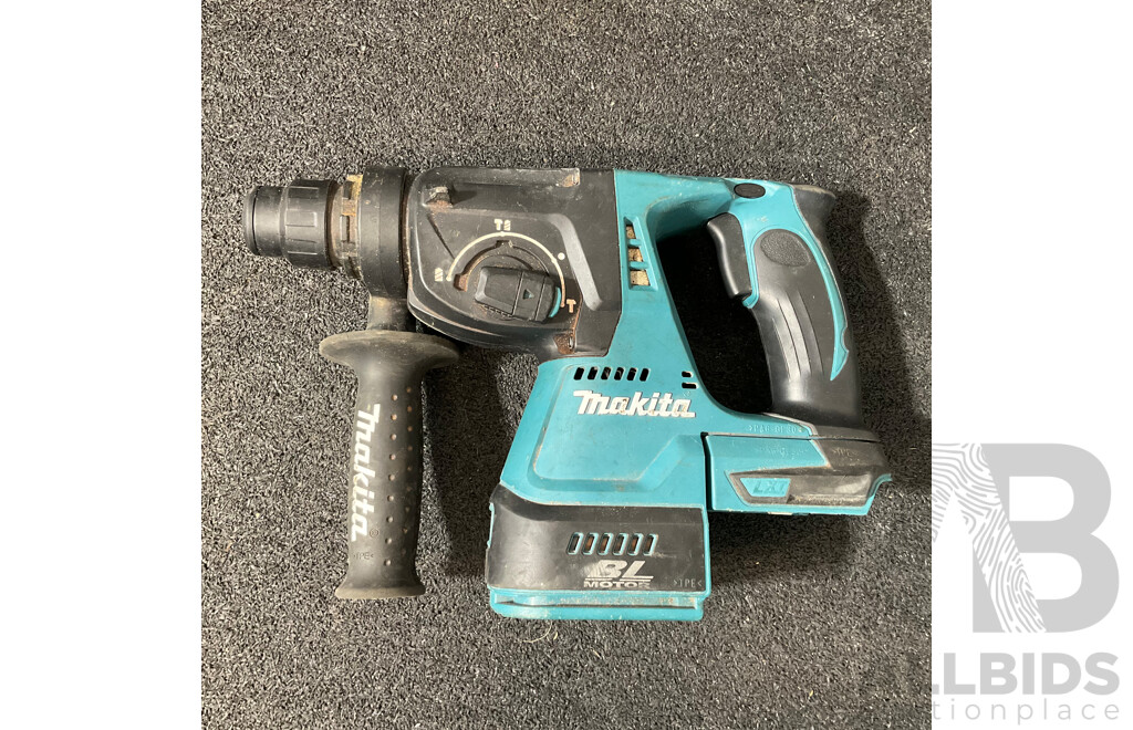 MAKITA 18V Power Tools and Bag, Inlcuding Jobsite Radio (BMR102), Rotary Hammer Drill (DHR242) and Others - Lot of 7