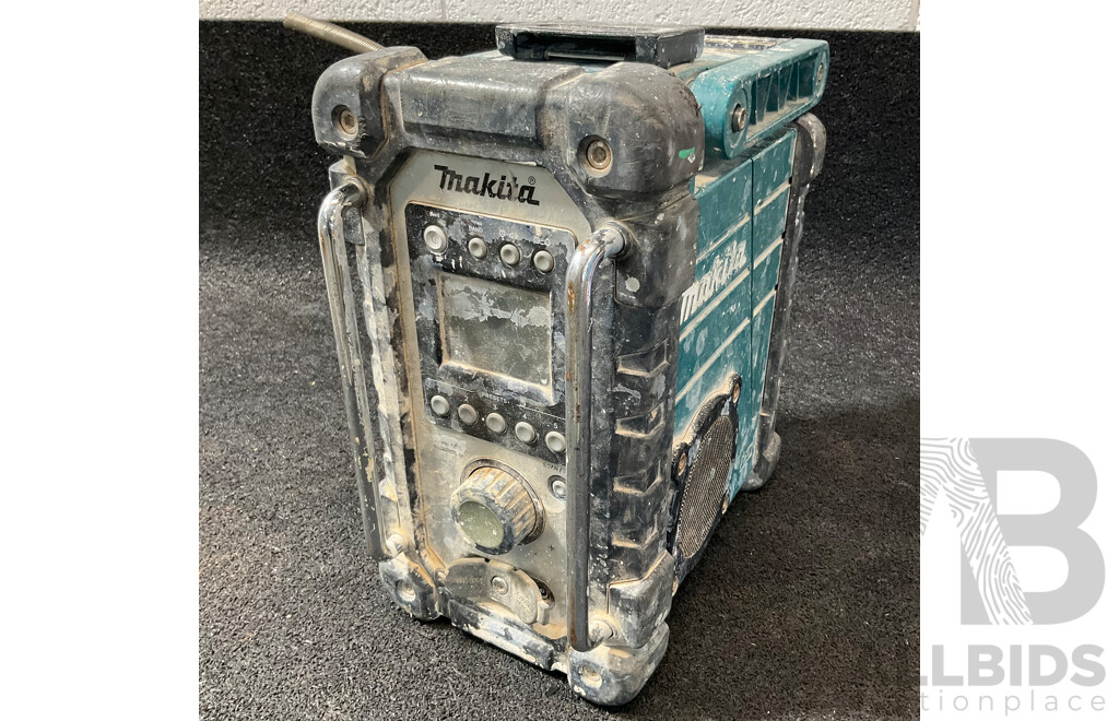 MAKITA 18V Power Tools and Bag, Inlcuding Jobsite Radio (BMR102), Rotary Hammer Drill (DHR242) and Others - Lot of 7