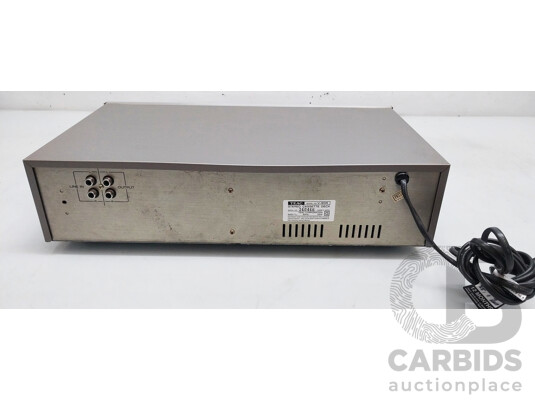 Teac (V-90R) Auto Reverse Stereo Cassette Deck