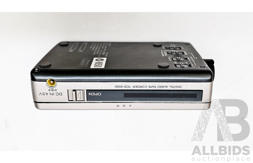 Vintage Sony (TCD-D100) Portable Digital Audio Tape Recorder