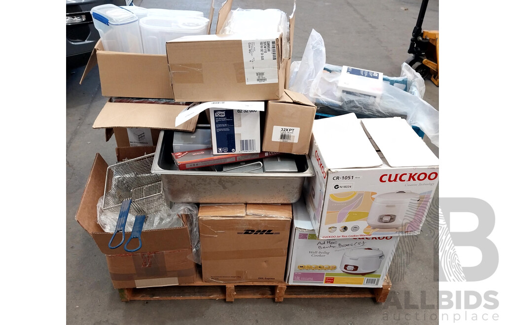 Pallet Lot of Assorted Catering/Restaurant Equipment Including Bento Boxes, Trays, Pitchers, Containers, and More