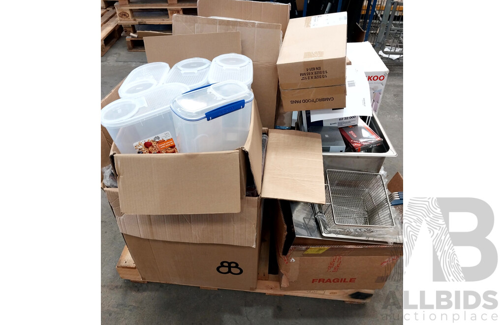 Pallet Lot of Assorted Catering/Restaurant Equipment Including Bento Boxes, Trays, Pitchers, Containers, and More