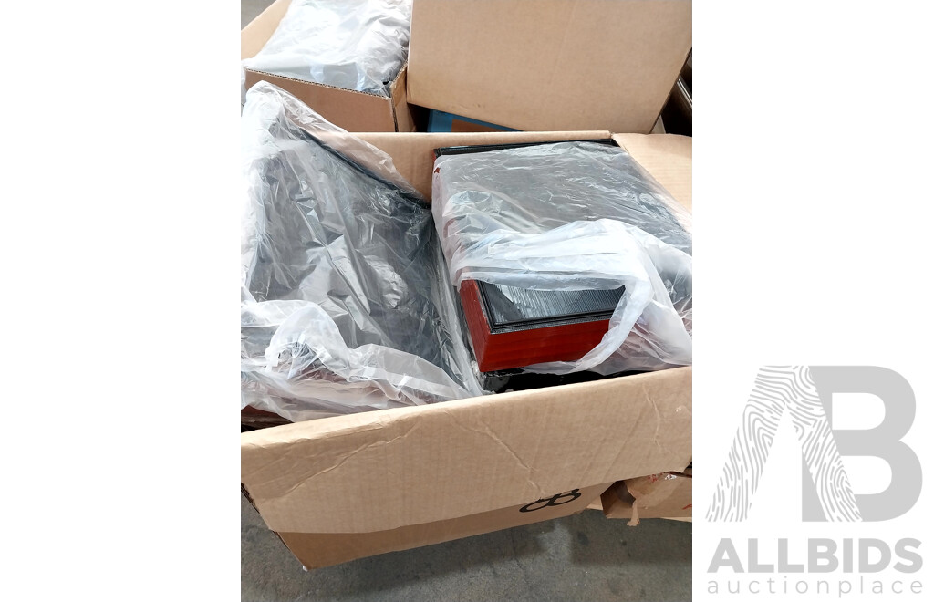 Pallet Lot of Assorted Catering/Restaurant Equipment Including Bento Boxes, Trays, Pitchers, Containers, and More