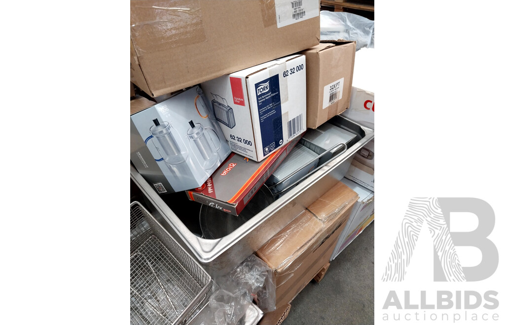 Pallet Lot of Assorted Catering/Restaurant Equipment Including Bento Boxes, Trays, Pitchers, Containers, and More