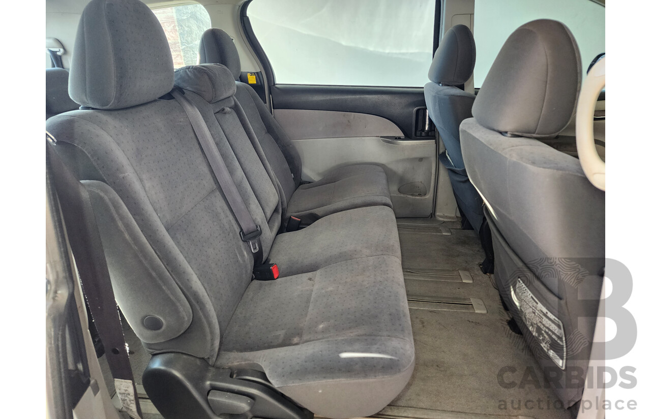 09/2006 Toyota Tarago GLi ACR50R 4d Wagon White 2.4L
