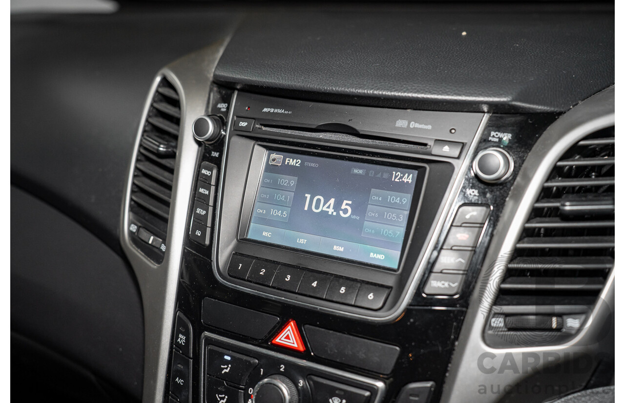 10/2014 Hyundai I30 Trophy GD MY14 5d Hatchback White 1.8L