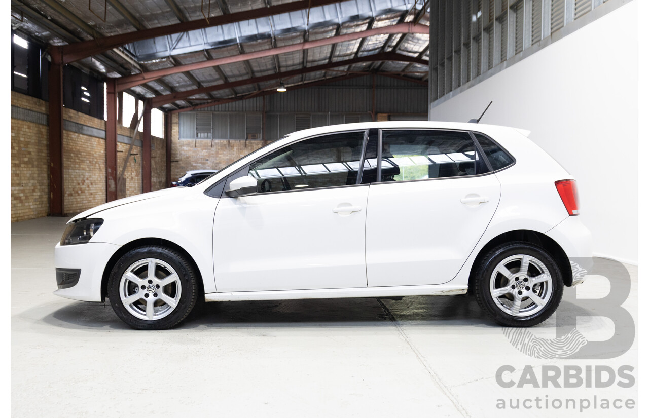 01/2014 Volkswagen Polo 77 TSI Comfortline 6R MY14 5D Hatchback White Turbo 1.2L