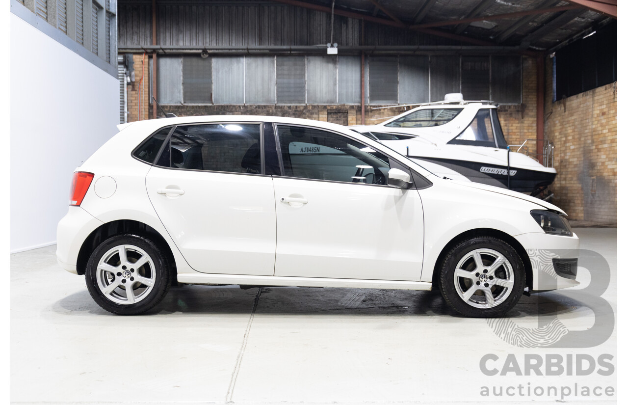 01/2014 Volkswagen Polo 77 TSI Comfortline 6R MY14 5D Hatchback White Turbo 1.2L