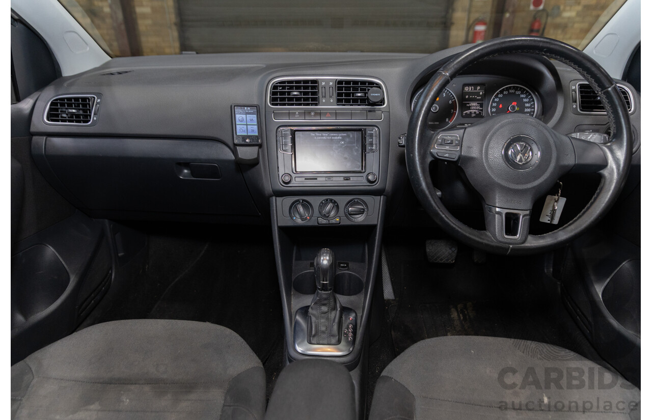 01/2014 Volkswagen Polo 77 TSI Comfortline 6R MY14 5D Hatchback White Turbo 1.2L
