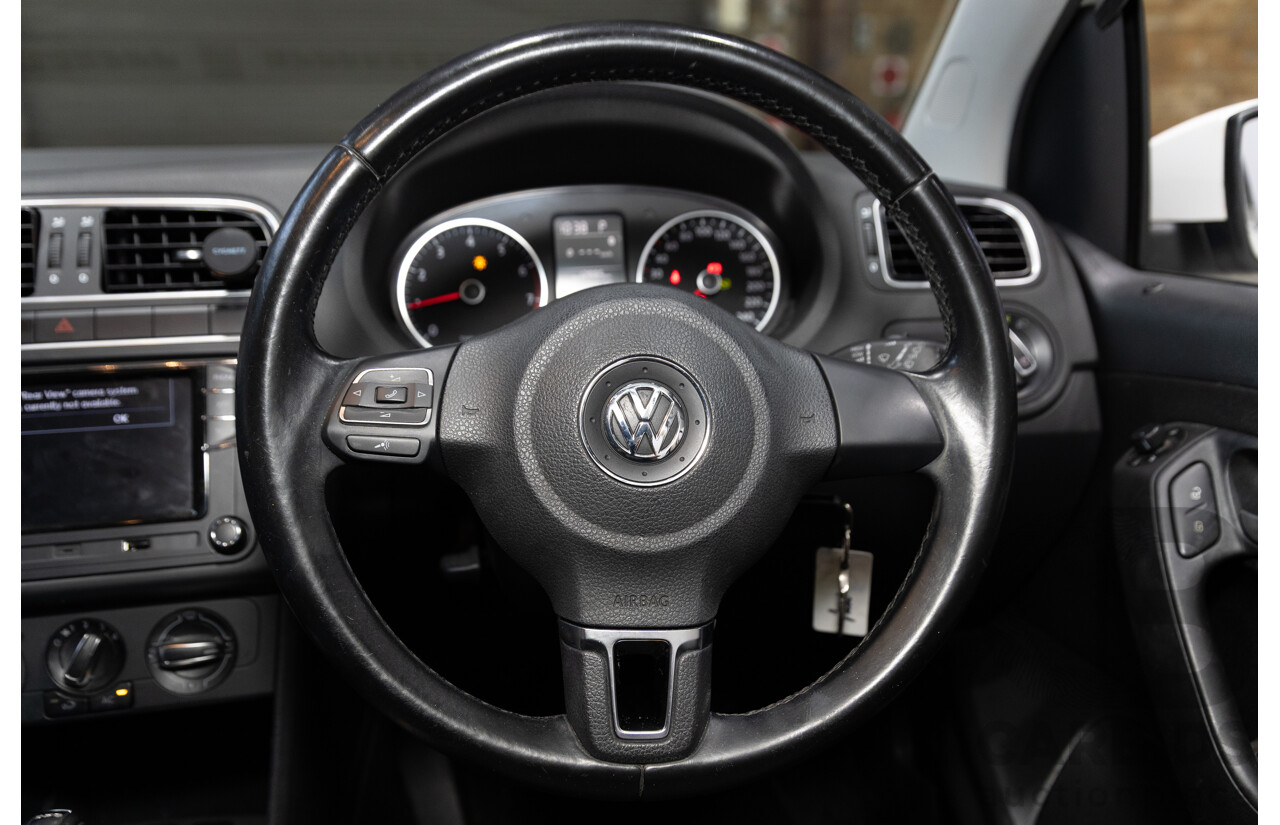 01/2014 Volkswagen Polo 77 TSI Comfortline 6R MY14 5D Hatchback White Turbo 1.2L