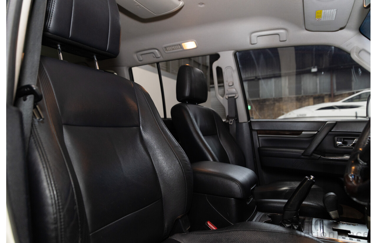 06/2010 Mitsubishi Pajero Exceed LWB (4x4) NT MY10 4d Wagon White Turbo Diesel 3.2L