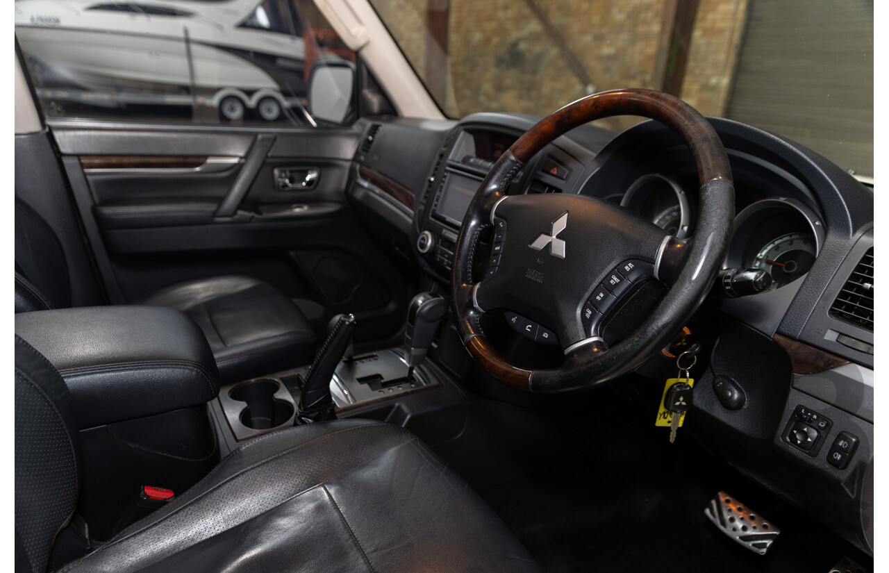 06/2010 Mitsubishi Pajero Exceed LWB (4x4) NT MY10 4d Wagon White Turbo Diesel 3.2L
