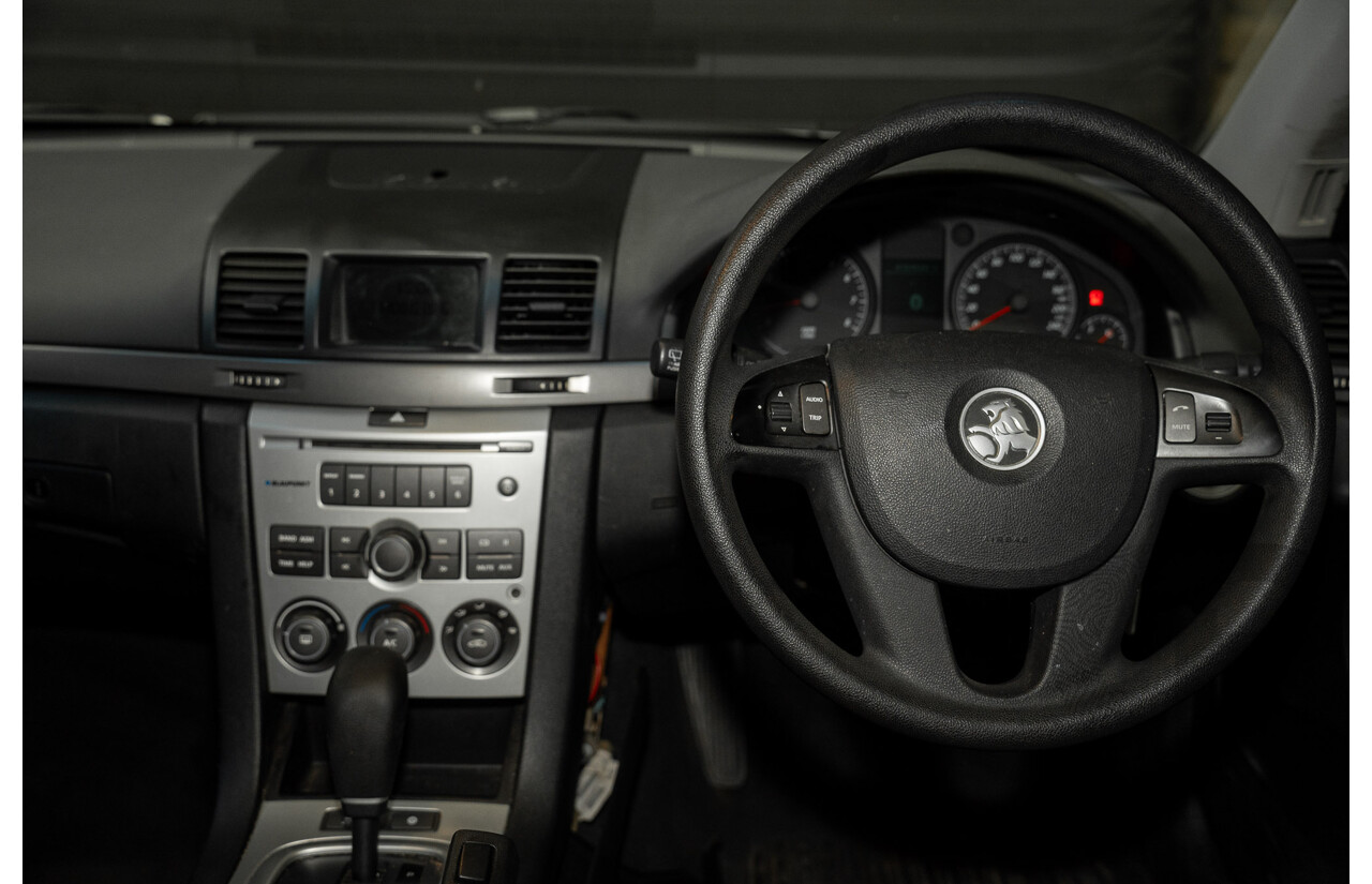 10/2008 Holden Commodore Omega VE MY09 4d Sportwagon White 3.6L