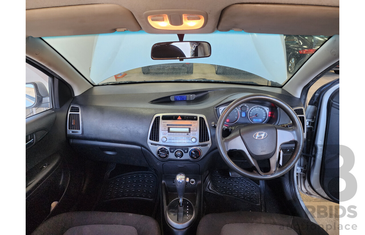05/2014 Hyundai i20 Active PB MY14 5d Hatchback Silver 1.4L