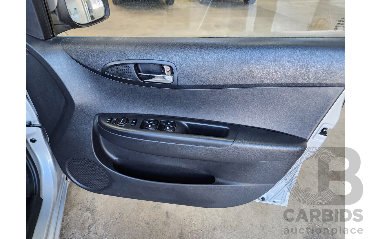 05/2014 Hyundai i20 Active PB MY14 5d Hatchback Silver 1.4L
