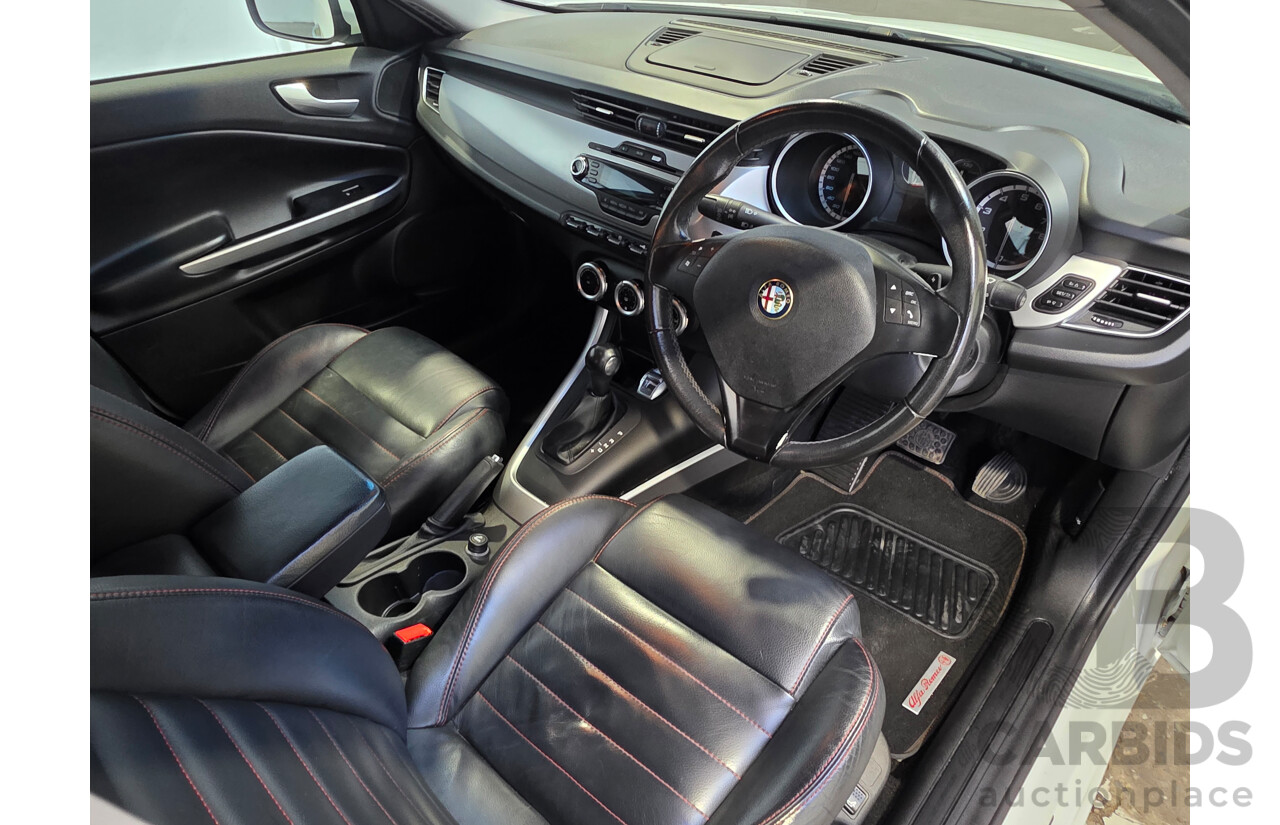 04/2014 Alfa Romeo Giulietta PROGRESSION (FWD) 5d Hatchback White 1.4L