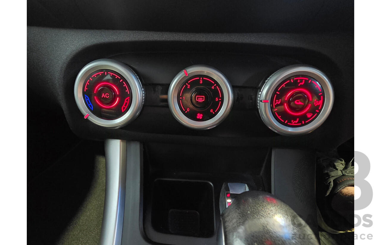 04/2014 Alfa Romeo Giulietta PROGRESSION (FWD) 5d Hatchback White 1.4L