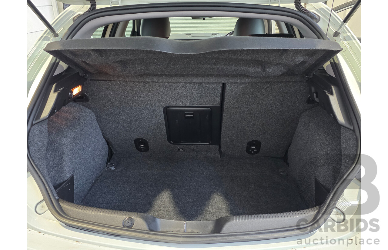 04/2014 Alfa Romeo Giulietta PROGRESSION (FWD) 5d Hatchback White 1.4L