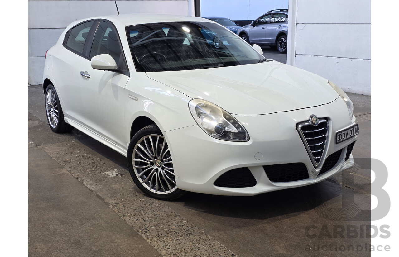 04/2014 Alfa Romeo Giulietta PROGRESSION (FWD) 5d Hatchback White 1.4L