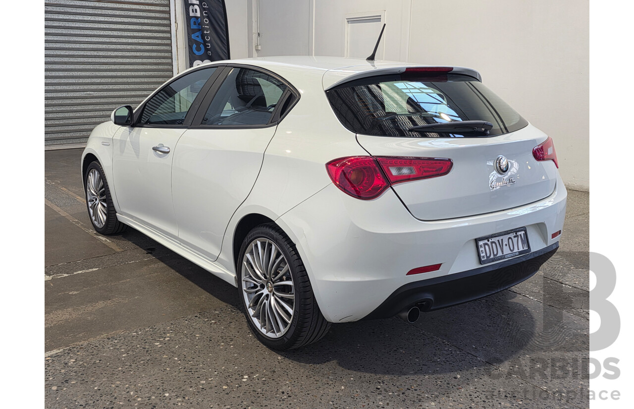 04/2014 Alfa Romeo Giulietta PROGRESSION (FWD) 5d Hatchback White 1.4L