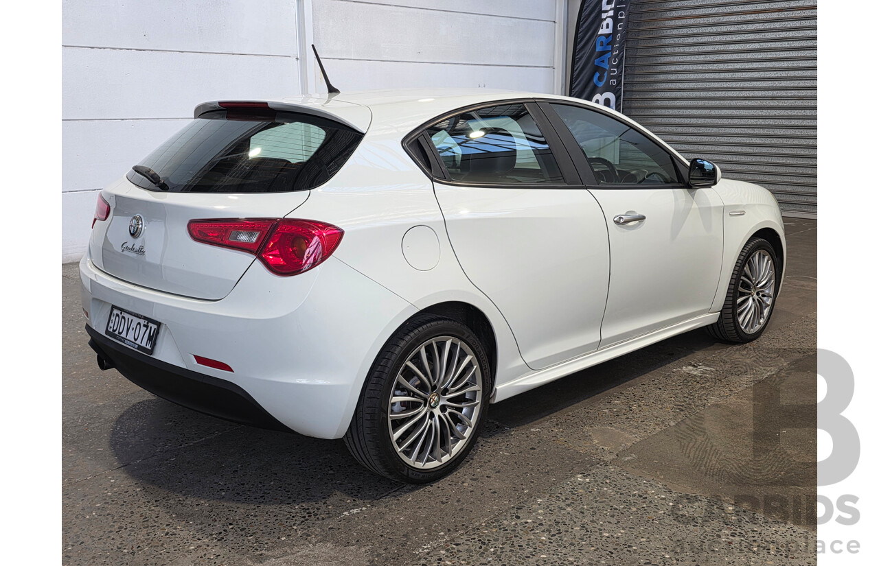 04/2014 Alfa Romeo Giulietta PROGRESSION (FWD) 5d Hatchback White 1.4L