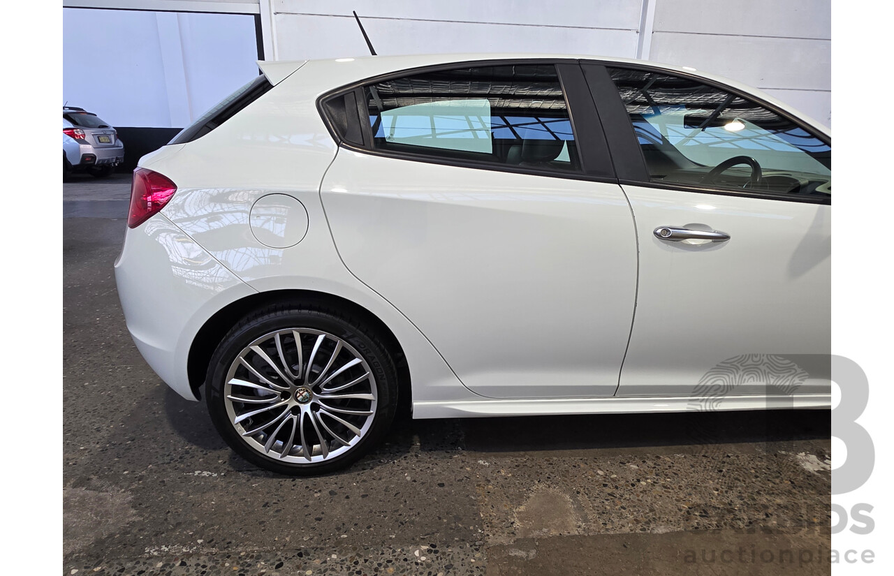 04/2014 Alfa Romeo Giulietta PROGRESSION (FWD) 5d Hatchback White 1.4L