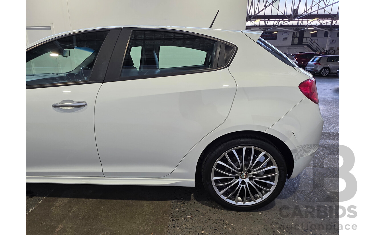04/2014 Alfa Romeo Giulietta PROGRESSION (FWD) 5d Hatchback White 1.4L