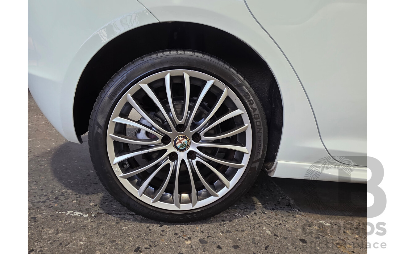 04/2014 Alfa Romeo Giulietta PROGRESSION (FWD) 5d Hatchback White 1.4L