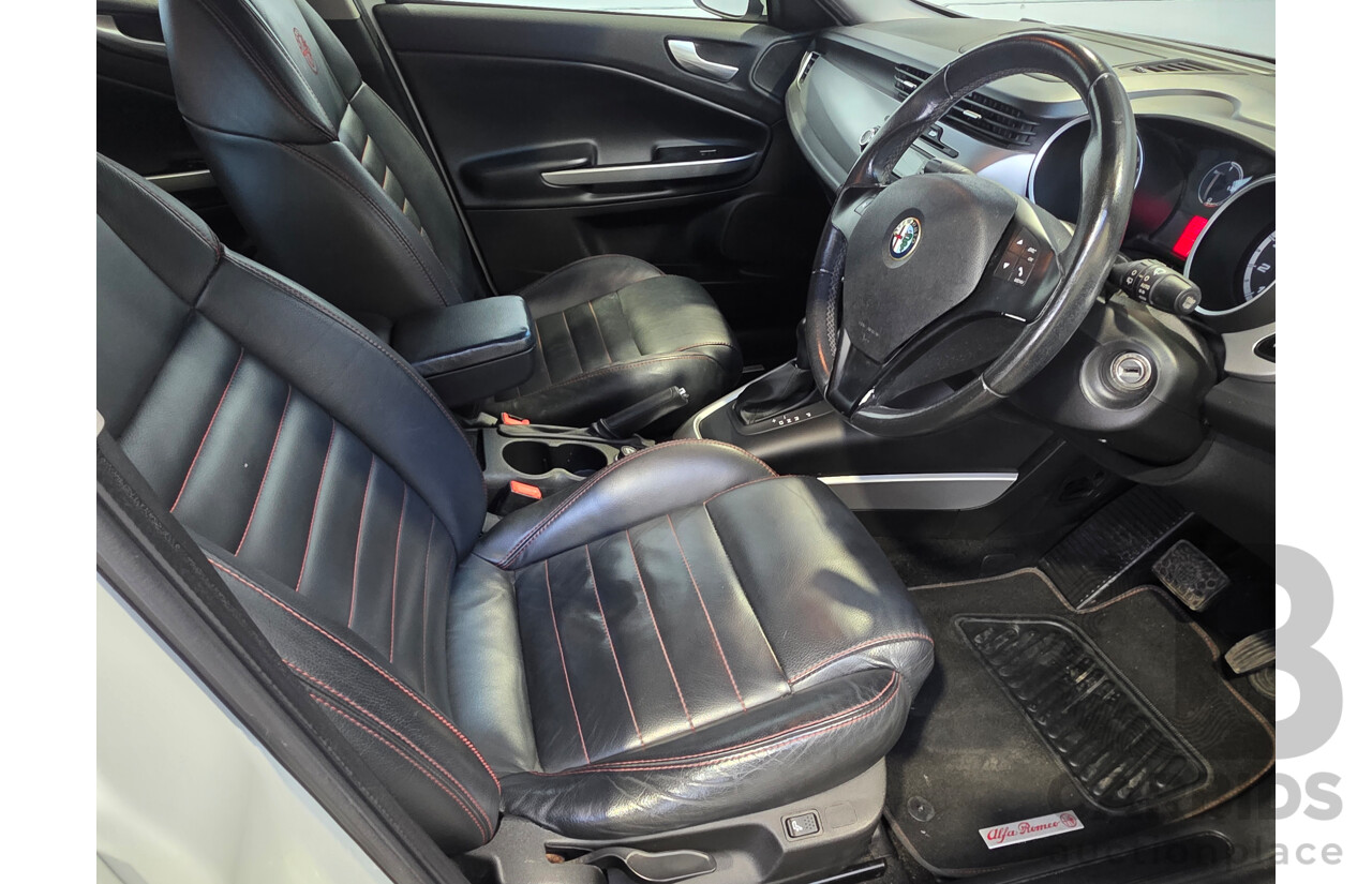 04/2014 Alfa Romeo Giulietta PROGRESSION (FWD) 5d Hatchback White 1.4L