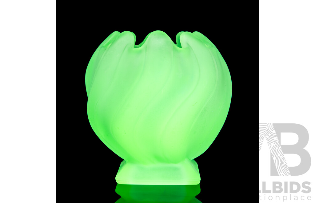 Vintage Bagley Uranium Glass Art Deco Equinox Vase