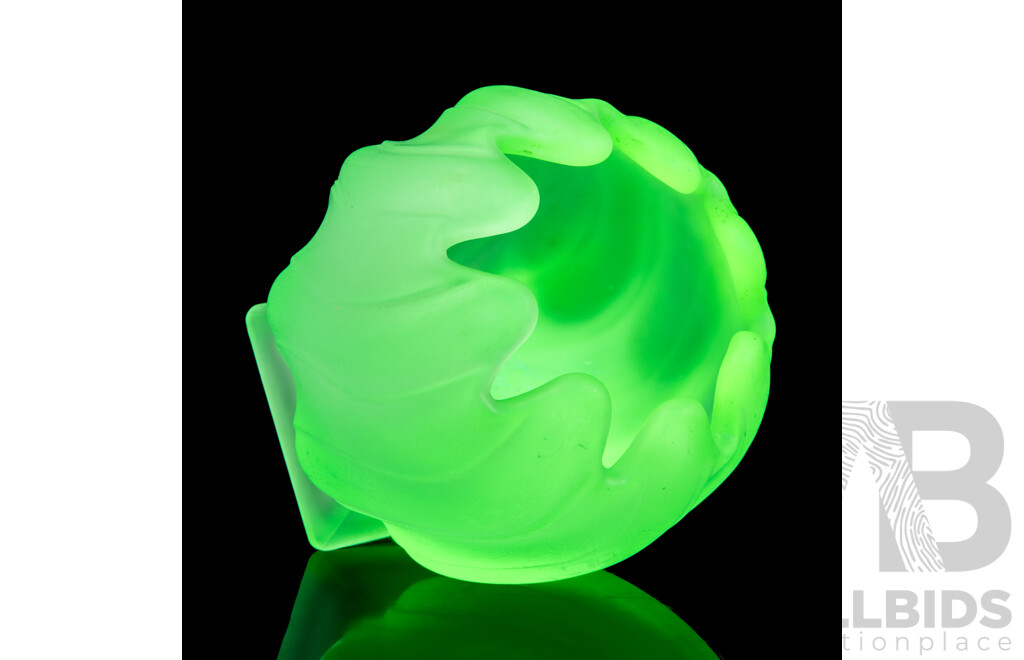 Vintage Bagley Uranium Glass Art Deco Equinox Vase