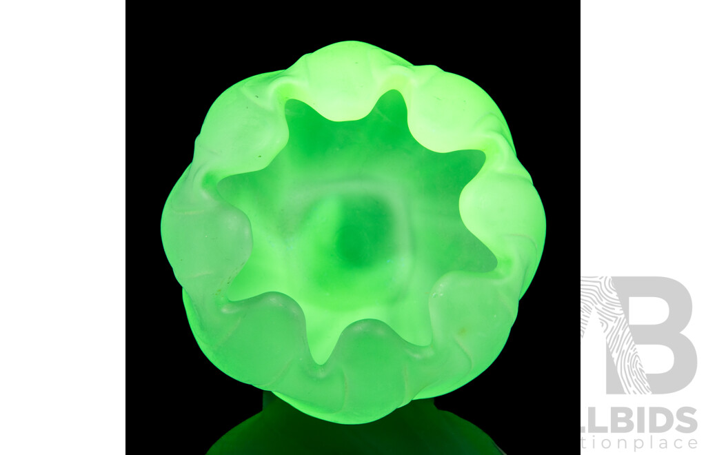 Vintage Bagley Uranium Glass Art Deco Equinox Vase