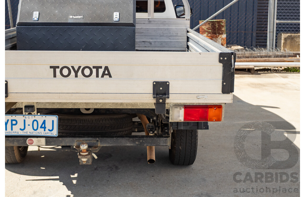 06/2018 Toyota Hilux Workmate TGN121R MY17 C/Chas White 2.7L