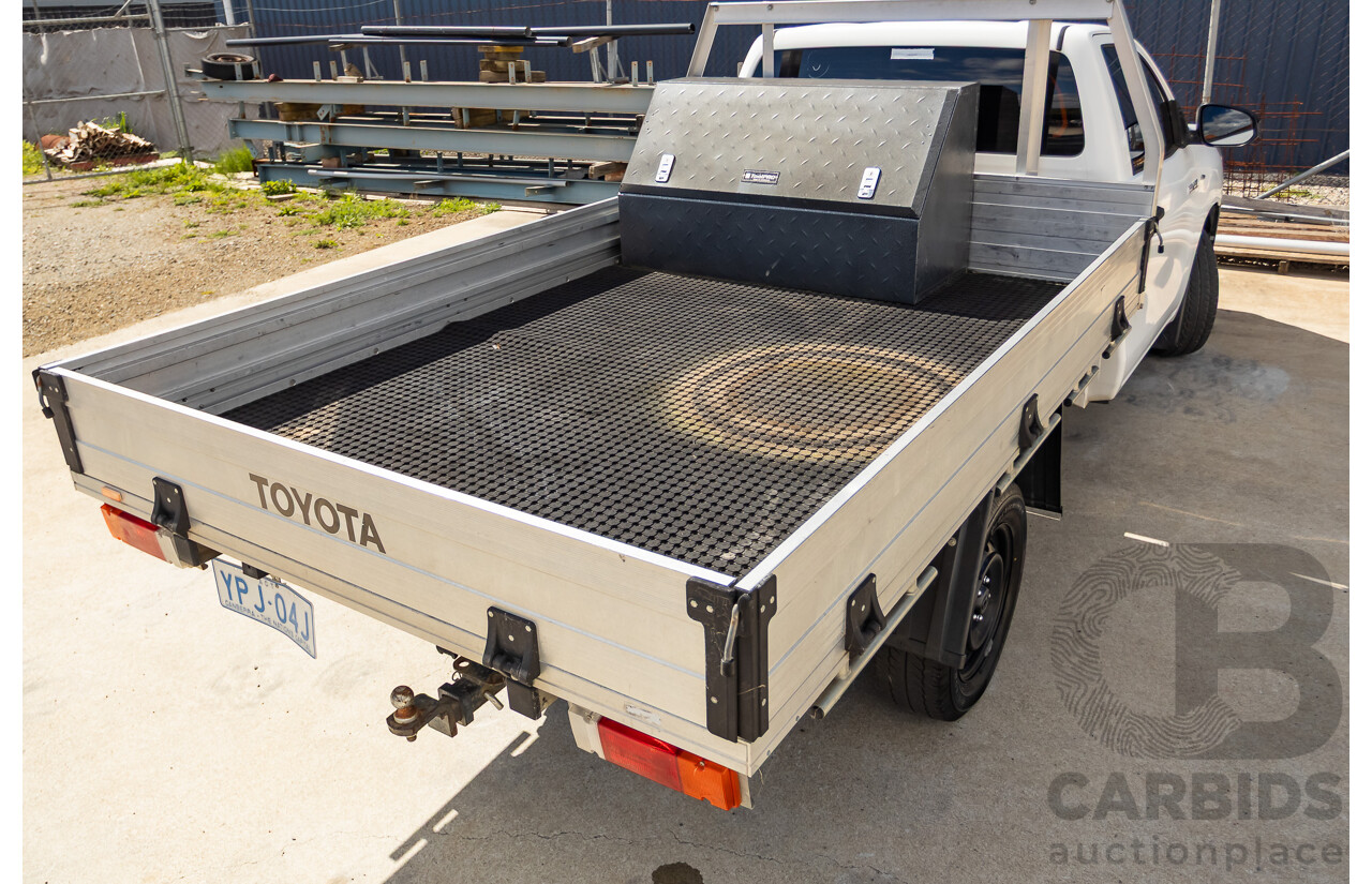 06/2018 Toyota Hilux Workmate TGN121R MY17 C/Chas White 2.7L