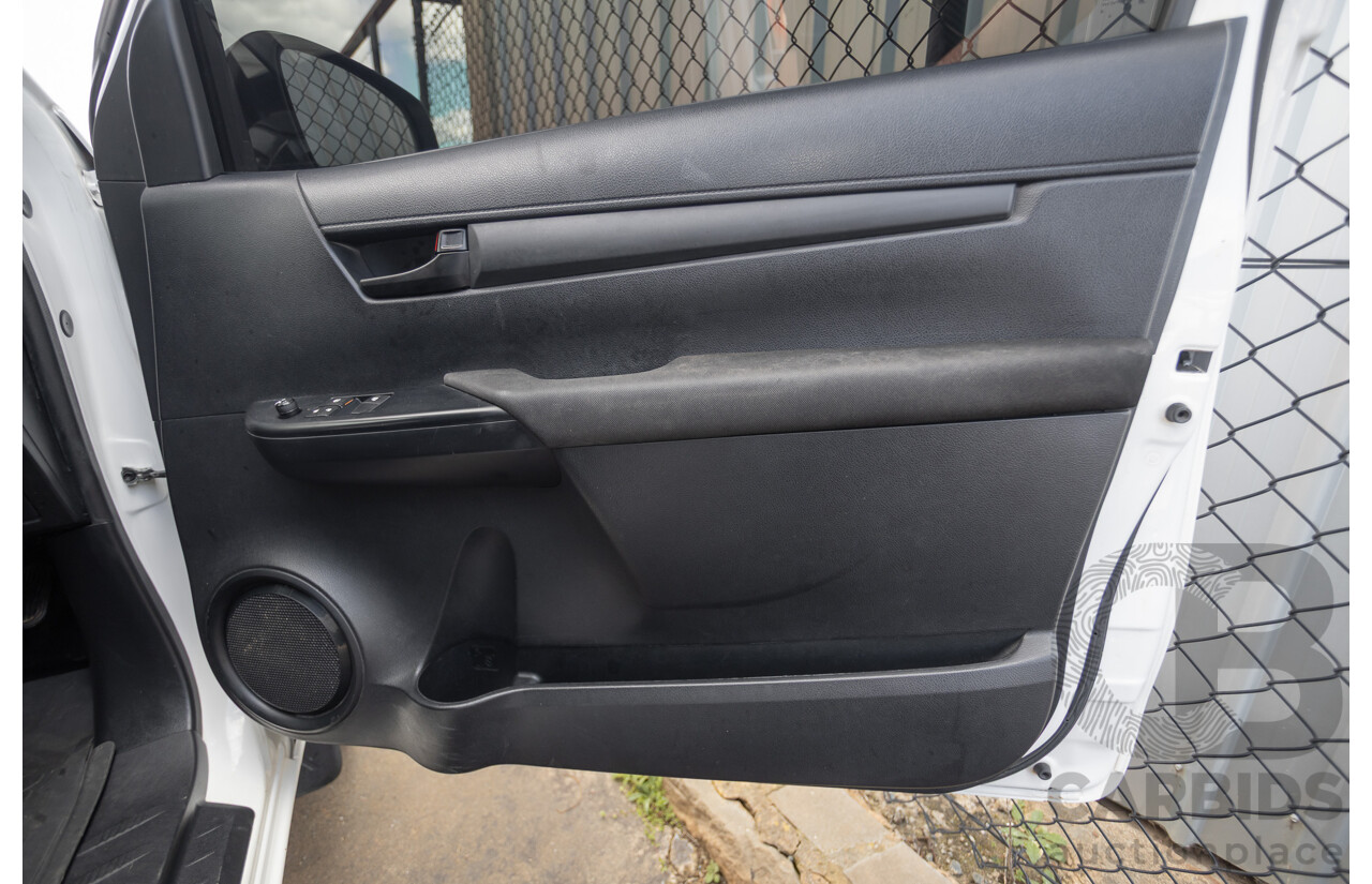 06/2018 Toyota Hilux Workmate TGN121R MY17 C/Chas White 2.7L