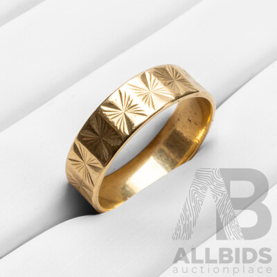 9ct Yellow Gold Faceted Textured Wedder - Size Q